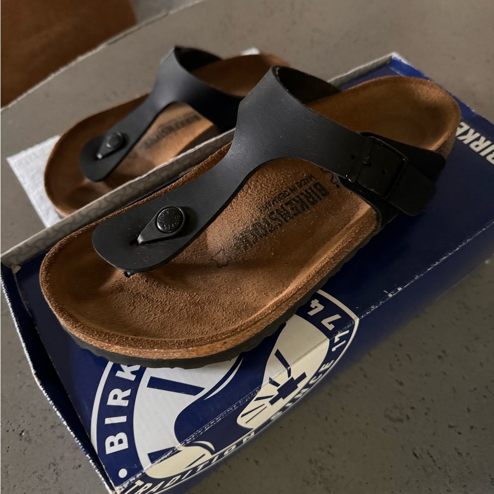 Birkenstock Gizeh (Like New)